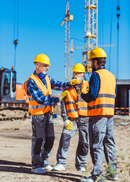 foreman-explaining-builders-work-process-by-gesturing-at-the-construction-site